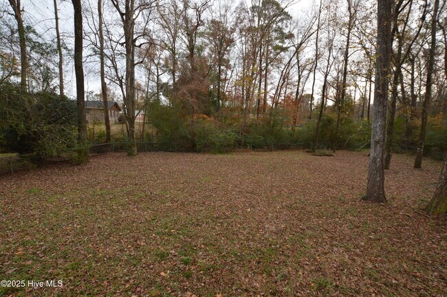 Building Photo - 307 Stillwood Dr