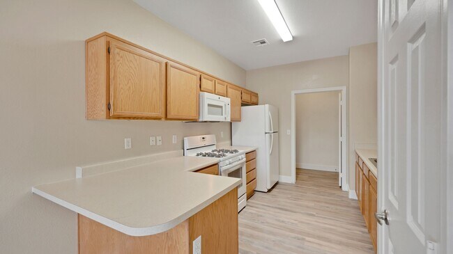Building Photo - Fully rehabbed 3 bedroom Townhouse with 2 ...