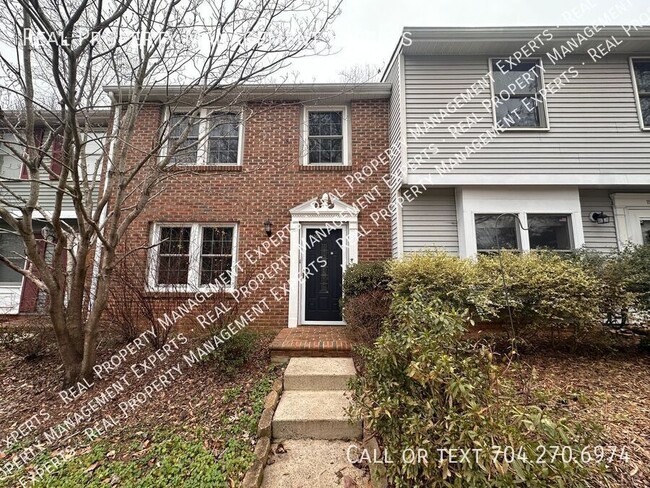 Building Photo - Charming 3BR/2.5BA Townhouse in Charlotte!