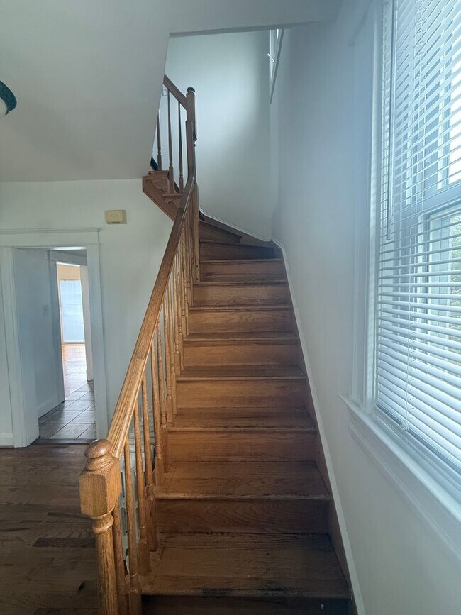Building Photo - Stunning & Updated 4BR/2BA Home – Certified Lead-Free!
