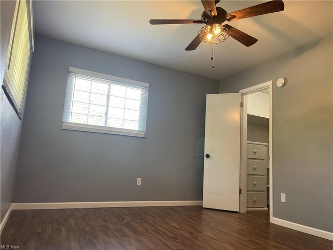 Building Photo - 1379 Barlow Rd