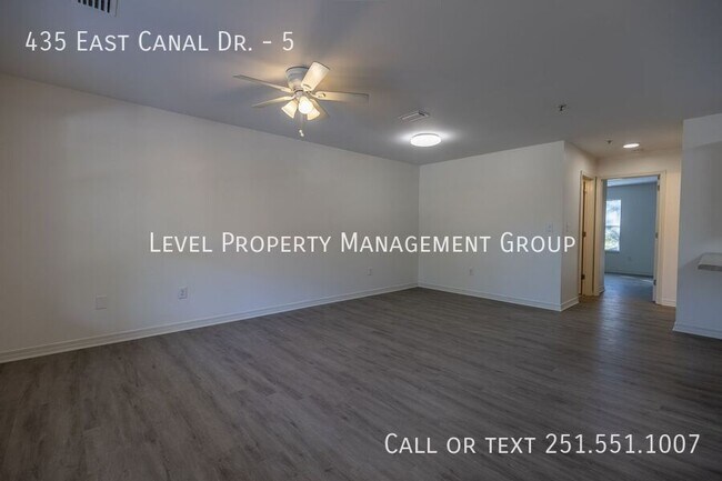 Building Photo - 435 E Canal Dr