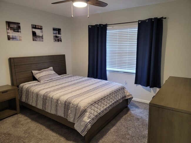 Building Photo - Lovely condo across from USF