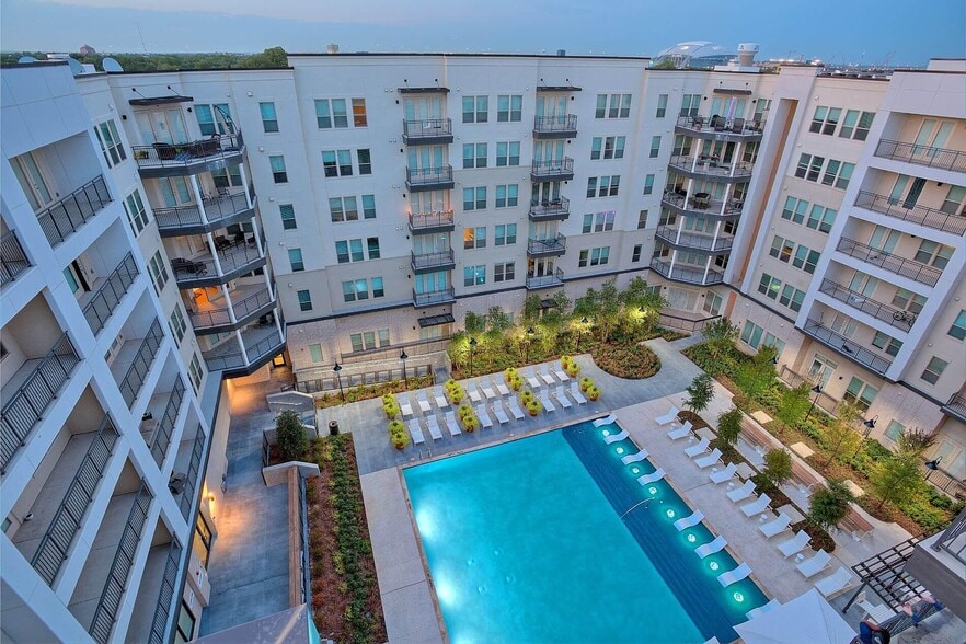 Building Photo - 101 S Center St