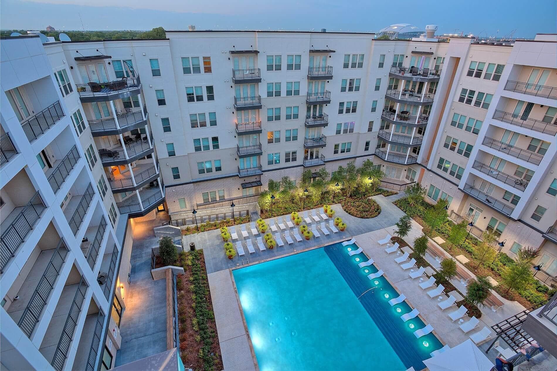 Building Photo - 101 S Center St