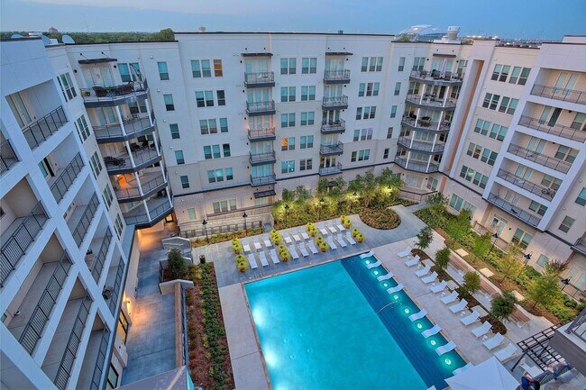 Building Photo - 101 S Center St