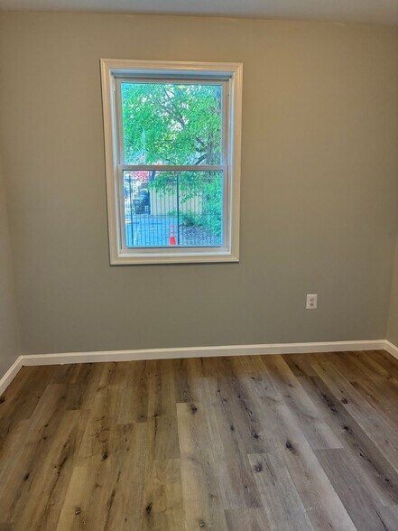 Building Photo - 1709 E St NE