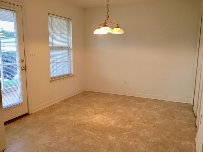 Building Photo - 126 Clusters Cir