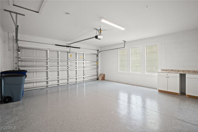 Building Photo - 12000 Santaluz Dr