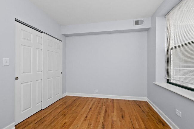 Building Photo - One Bedroom Unit in South Shore