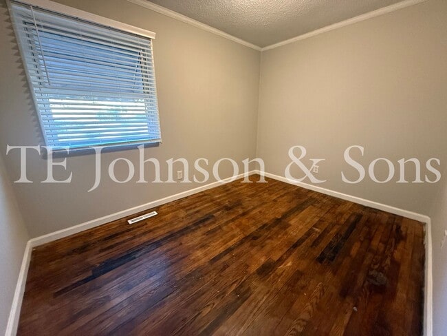 Building Photo - Charming 3BR/2BA Home with Hardwood Floors, Bonus Room & Outdoor Living