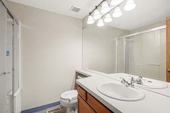 Building Photo - Beautiful Littleton Townhome | 2 Bed + 3 Bath | Nearly 2,000 Sq Ft | Prime Location