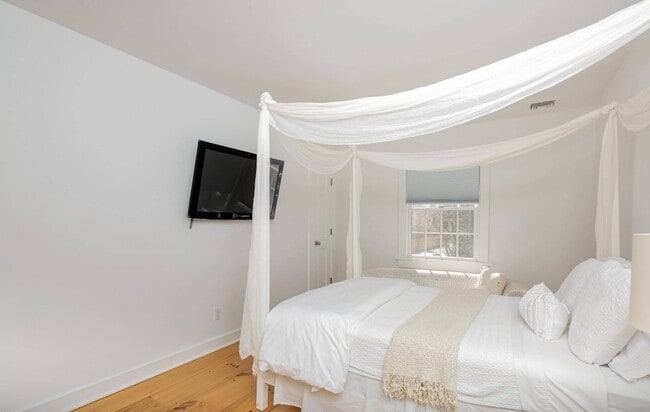 Building Photo - 57 Osborne Ln