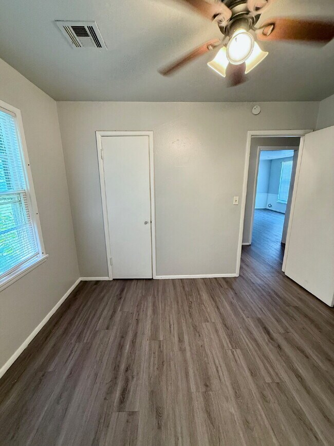 Building Photo - Cozy 3-Bedroom with HUGE Yard – Available ...