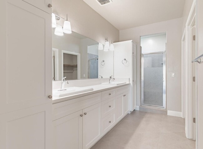 Building Photo - Loma Vista Home on 8800sf Lot for Lease