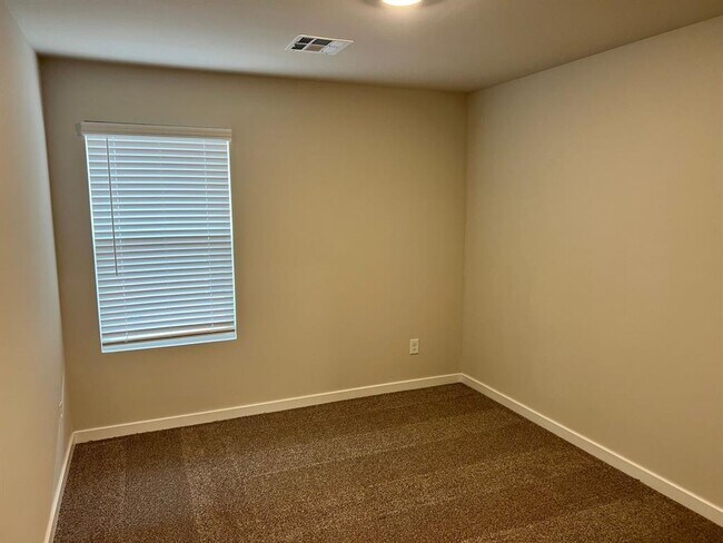 Building Photo - 2921 Firefly Dr
