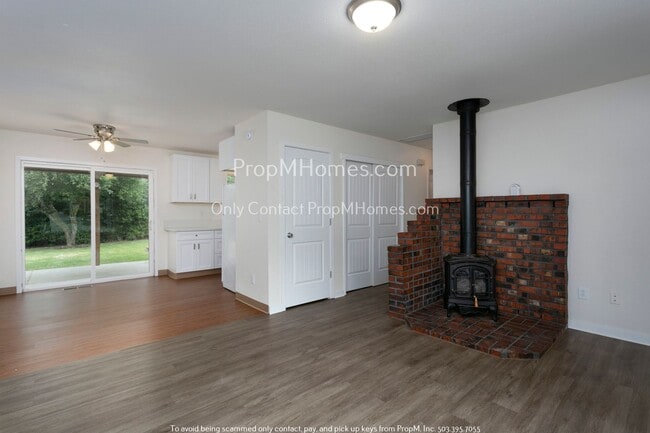 Building Photo - Beautiful Beaverton Ranch-Style Three Bedroom Home!