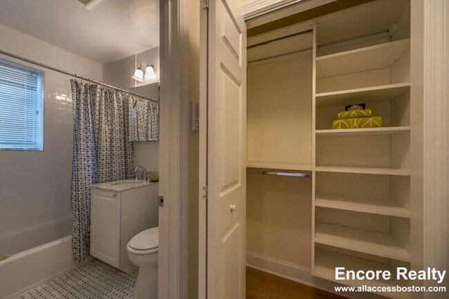 Building Photo - 70 St Paul St