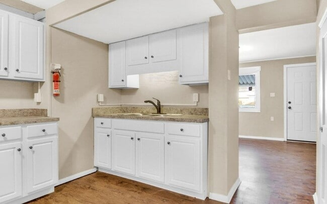 Building Photo - Coming Soon! Charming 2 Bedroom, 1 Bath Ho...
