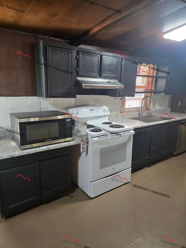 Building Photo - STATUS: -PENDING APPLICATION-| R51 | $1895...