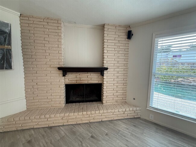 Building Photo - 822 Hidden Valley Dr