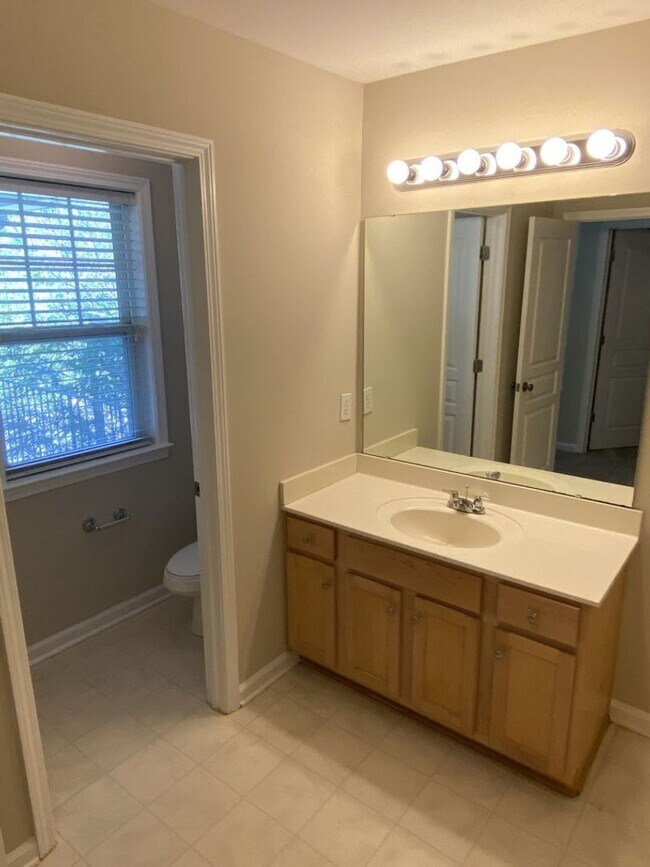 Building Photo - 2 story, 3 Bedroom Corner Lot Home in Corn...
