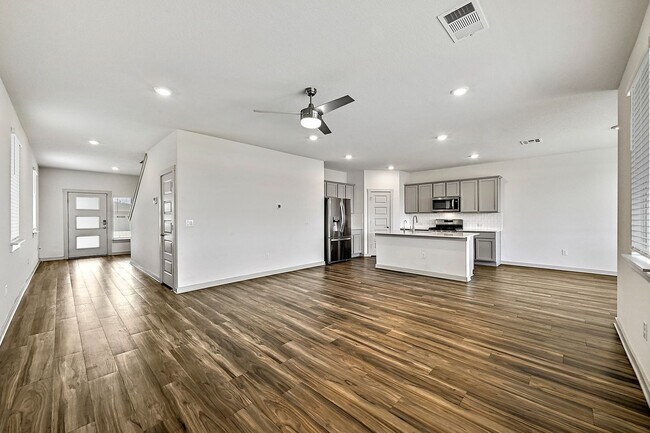 Building Photo - Spacious & Stylish Living in Liberty Hill