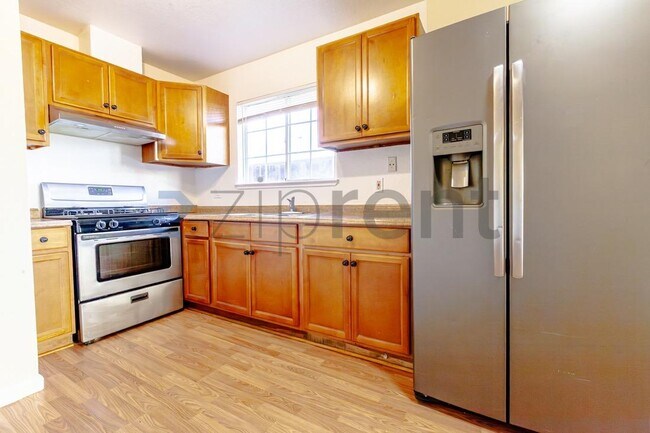 Building Photo - 3520 Y St