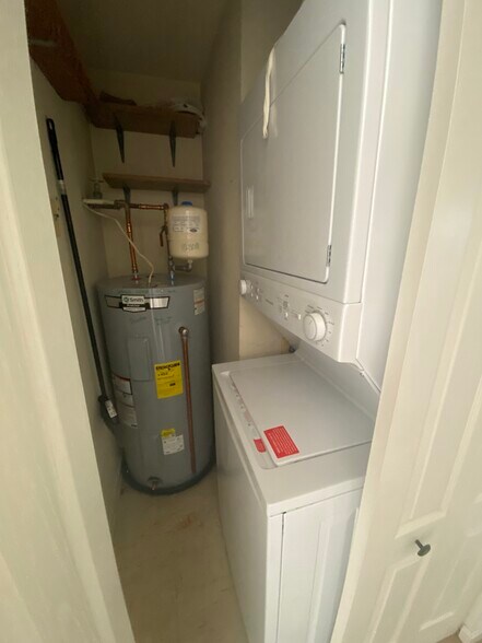 Building Photo - 105 Three Coin Way