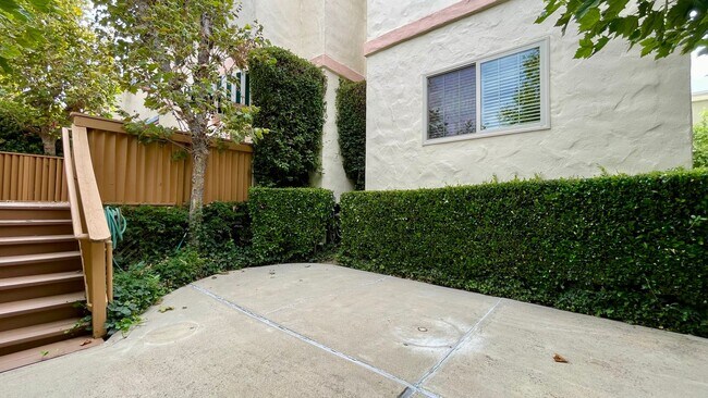 Building Photo - Stoneridge Garden Home with Air Conditioning *Available August 2026