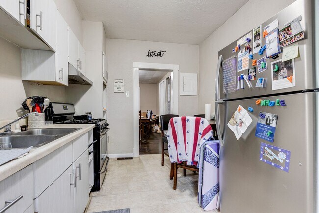 Building Photo - 406 Kingsboro St