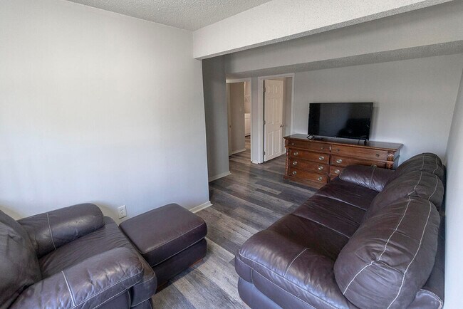 Building Photo - 201 Wheaton Ct