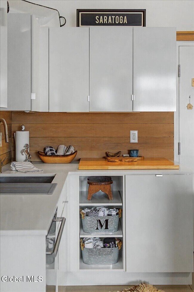 Building Photo - 5 Swanner Ln