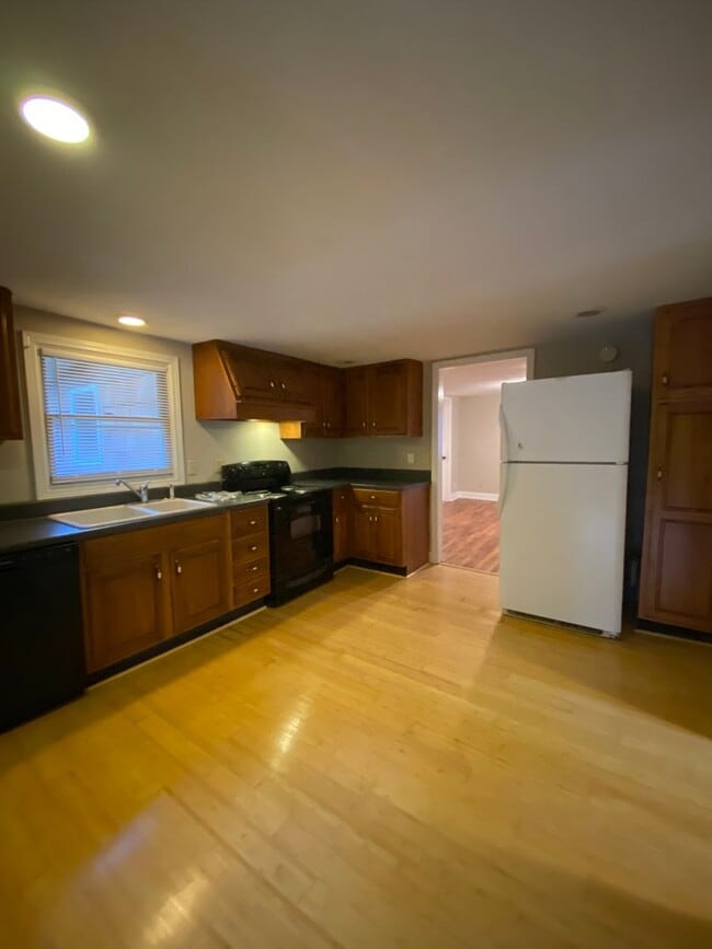 Building Photo - Charming 3-Bedroom, 2-Bath House with Detached Garage on west side of Athens, GA - PRE-LEASE FOR ...