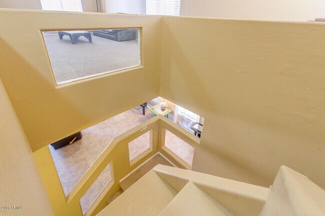 Building Photo - Amazing 4 bedrooms, 3 bathrooms house in P...