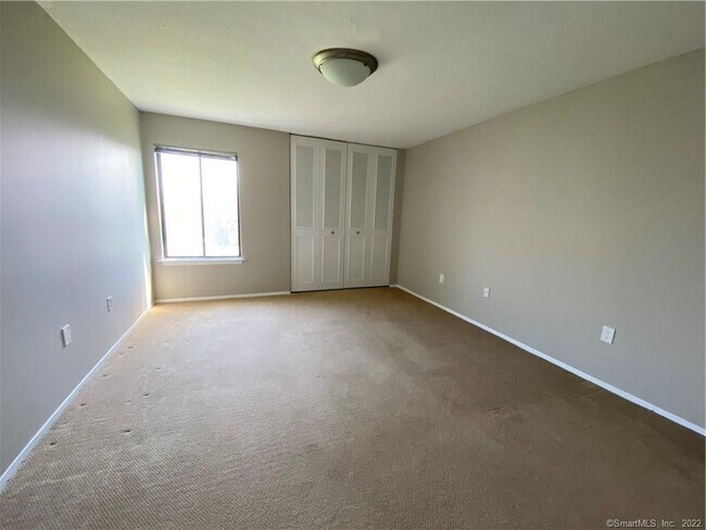 Building Photo - 7 Redwood Ln