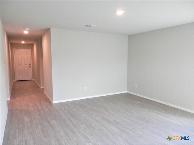 Building Photo - 570 Blue Stem Rd