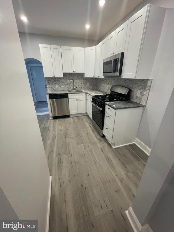 Building Photo - 1839 E Clementine St