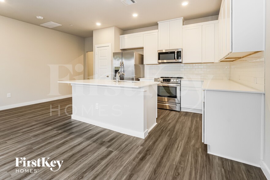 Building Photo - 18326 W Centro Cir