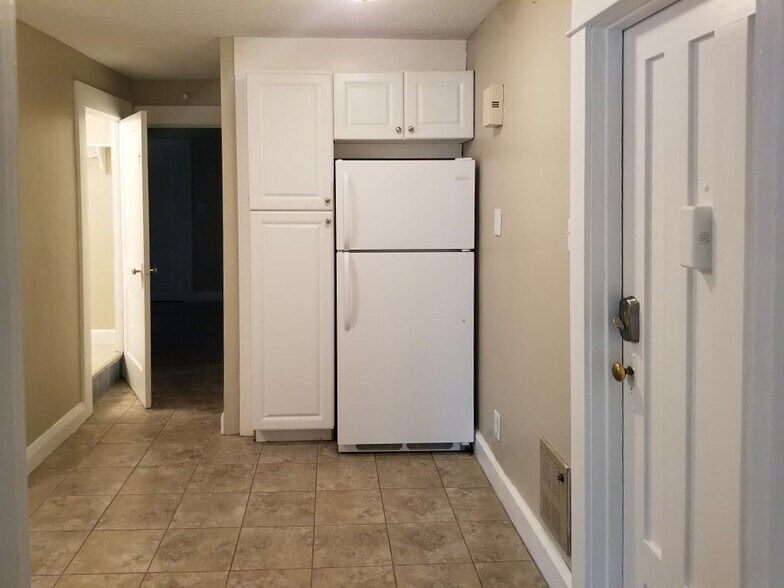 Kitchen - 542 6th W St