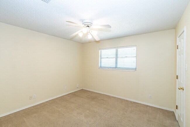 Building Photo - 2 Large Living areas! Approximately 2100 S...