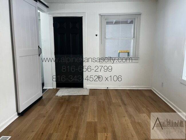 Building Photo - Beautifully Updated Home! Fenced! Vouchers OK!