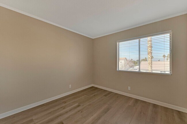 Building Photo - 3158 Laurel Ave