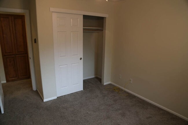 Building Photo - Single Level 4 bed 2 bath home