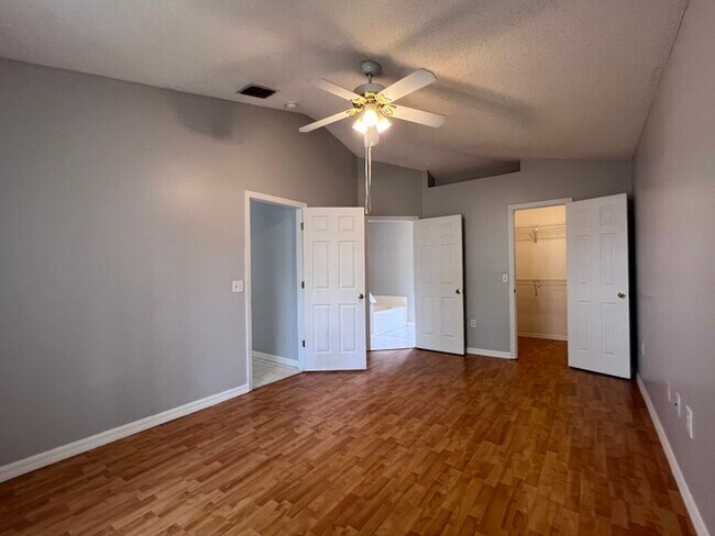 Building Photo - PRICE REDUCED FOR A QUICK MOVE IN!!  Spaci...