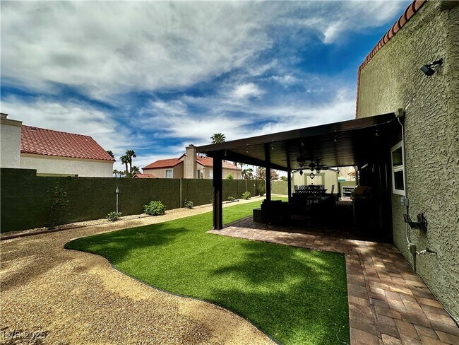 Building Photo - 41 Stone Cress Dr