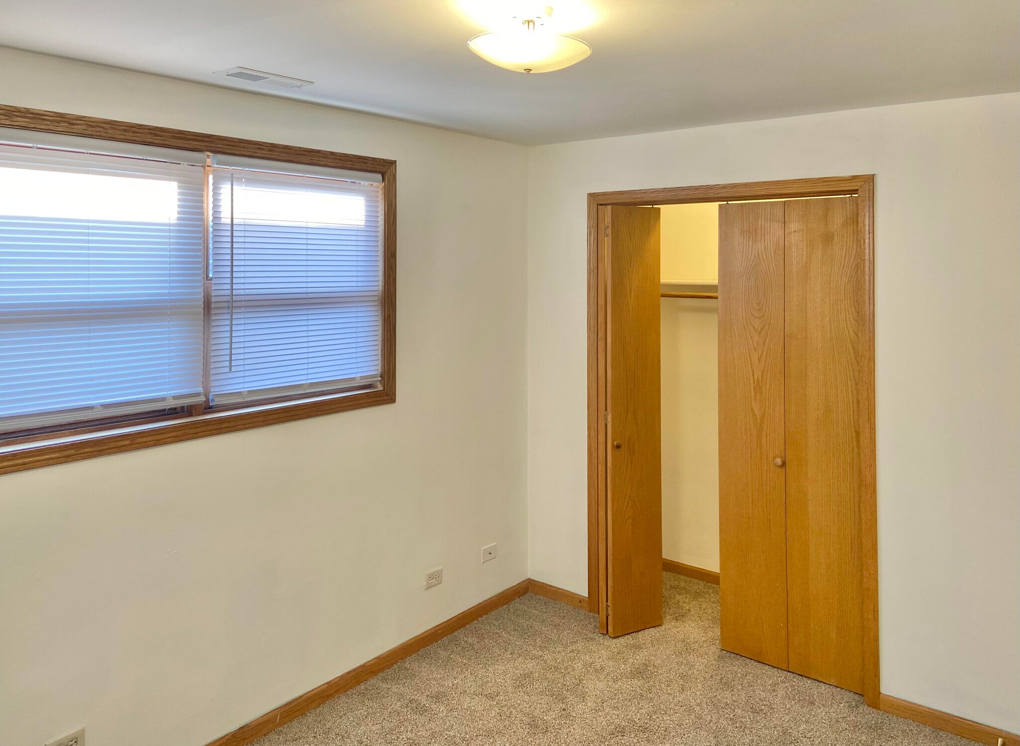 Building Photo - 2708 W 37th Plz