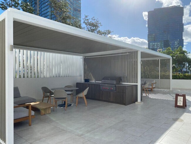Building Photo - Koula - Luxurious studio in Kakaako
