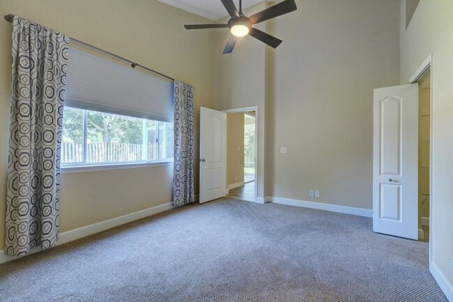 Building Photo - 2951 SW Pond Way