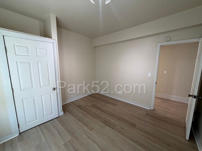 Building Photo - $500 Off 1st Full Month! Tacoma Area 3 Bedroom 1 Bathroom Duplex